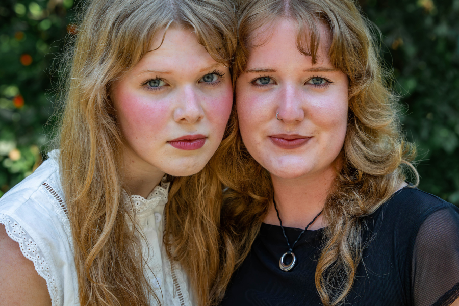 thm_aug-2026-sm-senior-photos-waterloo-park-austin-152.webp