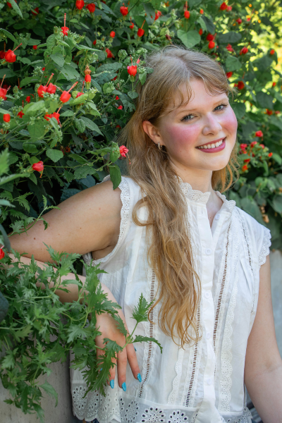thm_aug-2026-sm-senior-photos-waterloo-park-austin-159.webp
