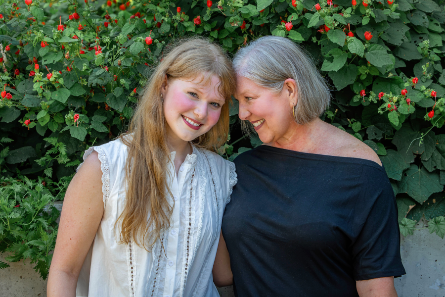 thm_aug-2026-sm-senior-photos-waterloo-park-austin-175.webp
