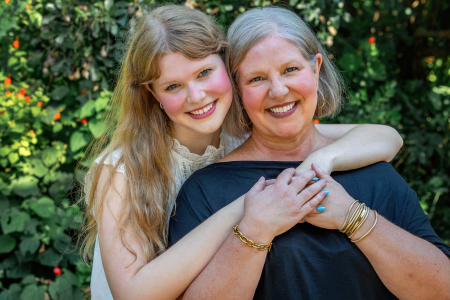 thm_aug-2026-sm-senior-photos-waterloo-park-austin-178.webp