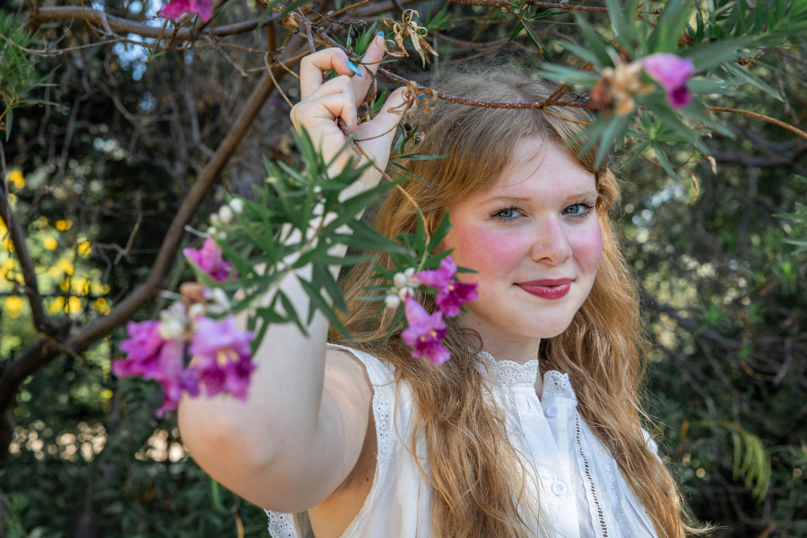 thm_aug-2026-sm-senior-photos-waterloo-park-austin-180.webp