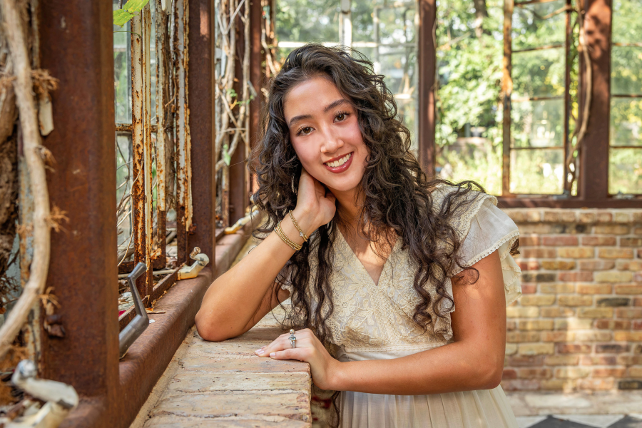 thm_sept-2026-el-sekrit-theater-austin-senior-photos-010.webp