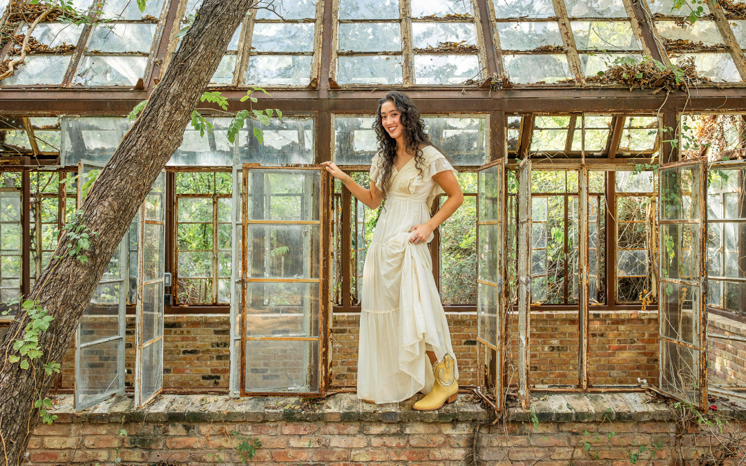 sekrit theater in east austin high school senior photo session at greenhouse