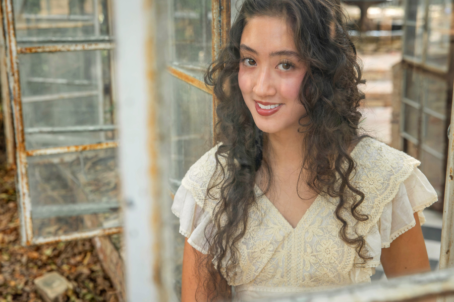 thm_sept-2026-el-sekrit-theater-austin-senior-photos-033.webp
