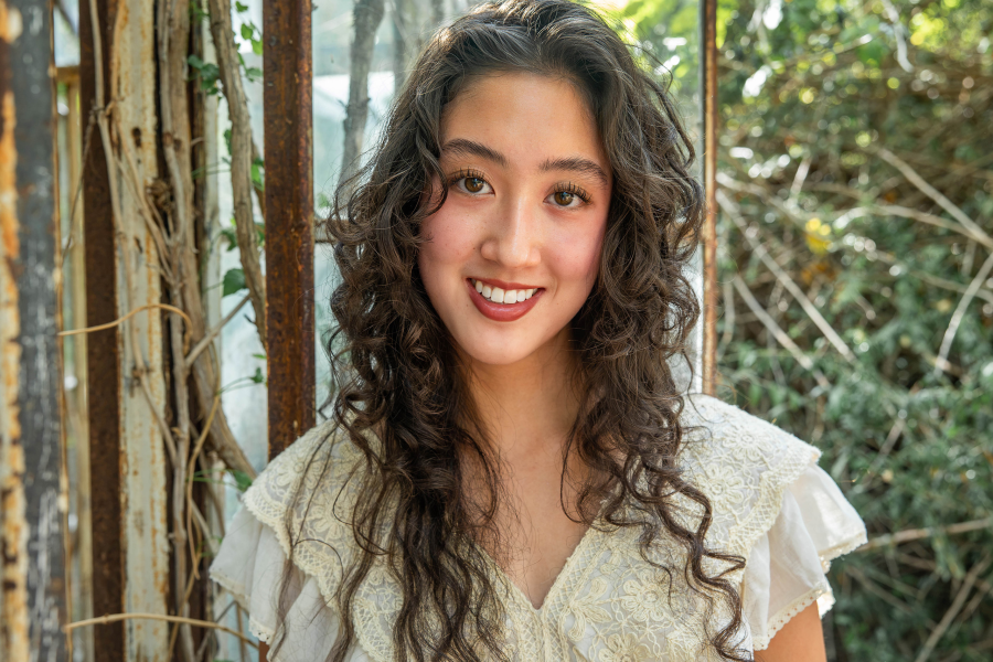 thm_sept-2026-el-sekrit-theater-austin-senior-photos-049.webp