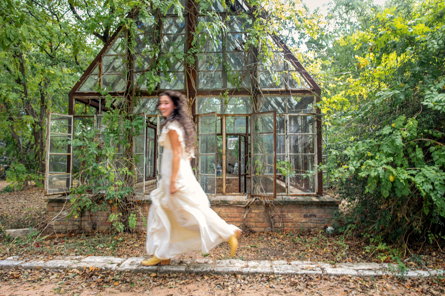 thm_sept-2026-el-sekrit-theater-austin-senior-photos-053.webp