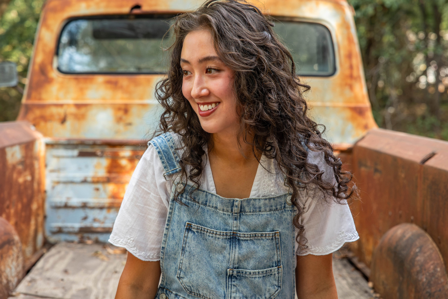 thm_sept-2026-el-sekrit-theater-austin-senior-photos-094.webp