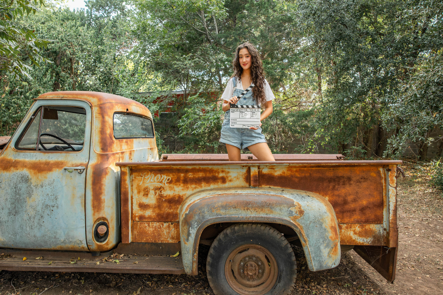 thm_sept-2026-el-sekrit-theater-austin-senior-photos-099.webp