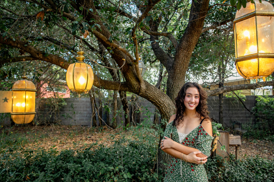 thm_sept-2026-el-sekrit-theater-austin-senior-photos-167.webp