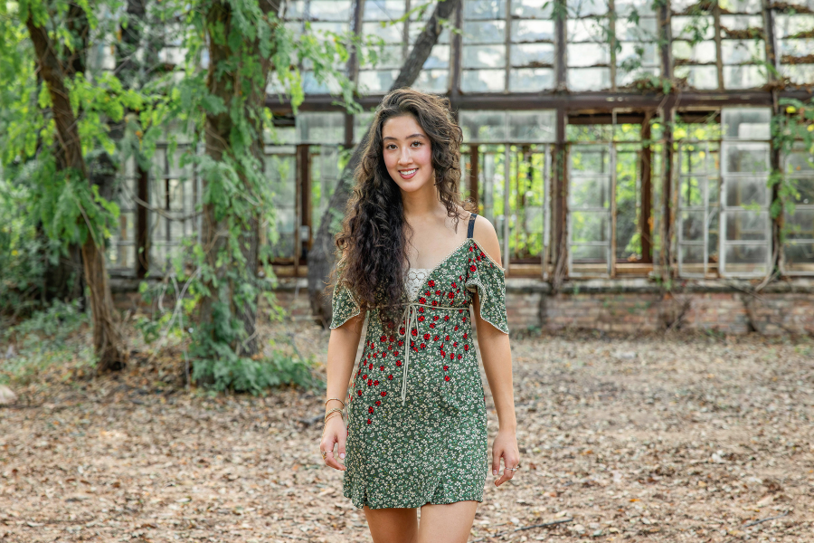 thm_sept-2026-el-sekrit-theater-austin-senior-photos-173.webp