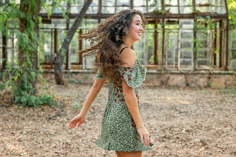 thm_sept-2026-el-sekrit-theater-austin-senior-photos-185.webp