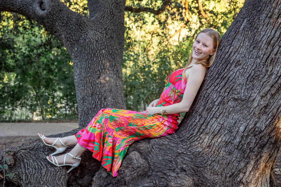 thm_oct-2026-ek-austin-senior-photos-pease-park-004.webp