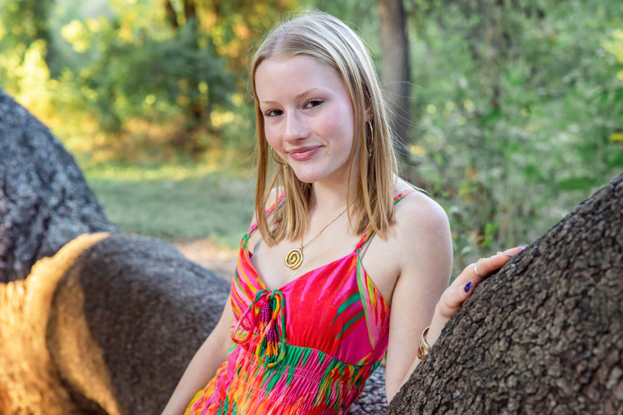 thm_oct-2026-ek-austin-senior-photos-pease-park-024.webp