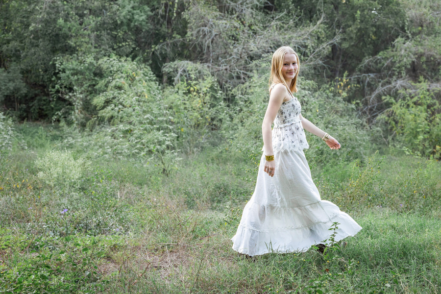 thm_oct-2026-ek-austin-senior-photos-pease-park-030.webp