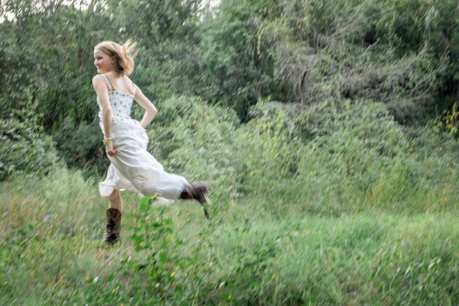 thm_oct-2026-ek-austin-senior-photos-pease-park-036.webp