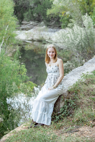 thm_oct-2026-ek-austin-senior-photos-pease-park-057.webp