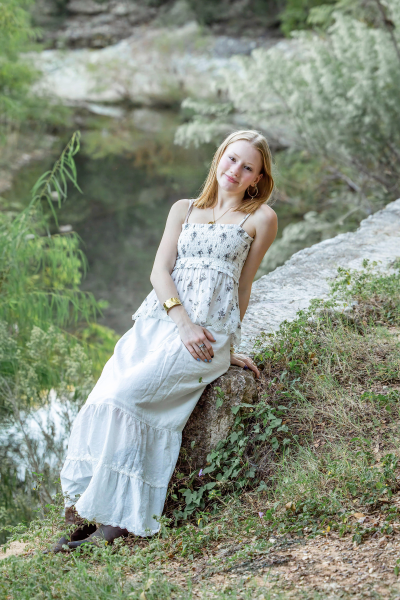 thm_oct-2026-ek-austin-senior-photos-pease-park-062.webp