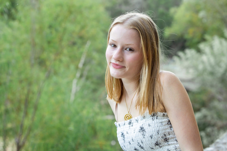 thm_oct-2026-ek-austin-senior-photos-pease-park-065.webp