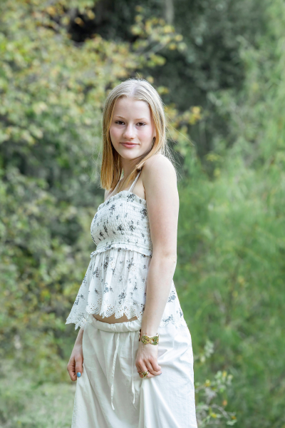 thm_oct-2026-ek-austin-senior-photos-pease-park-071.webp