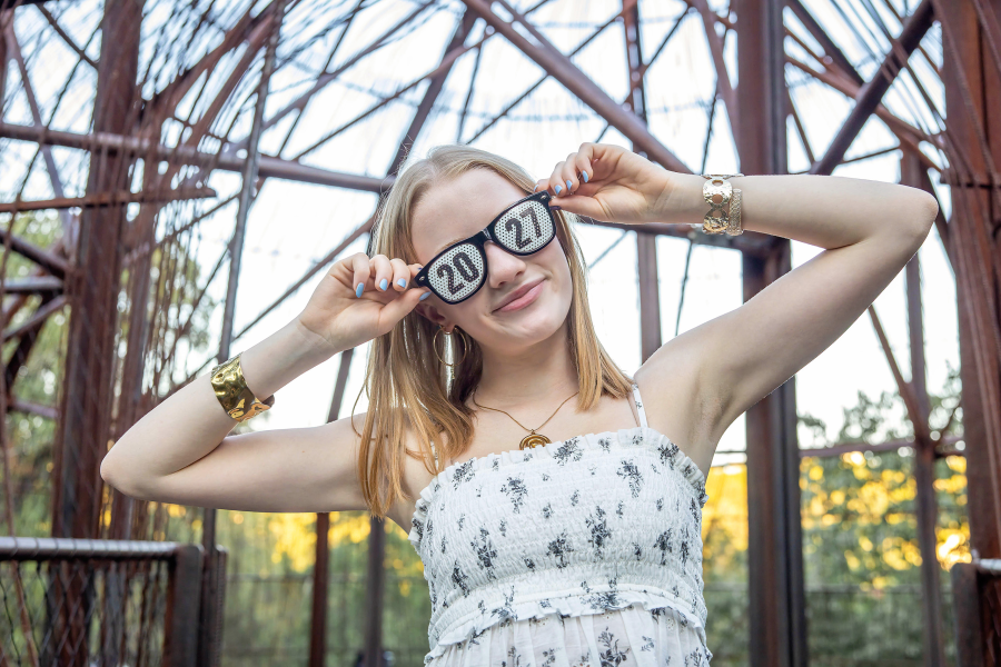 thm_oct-2026-ek-austin-senior-photos-pease-park-091.webp