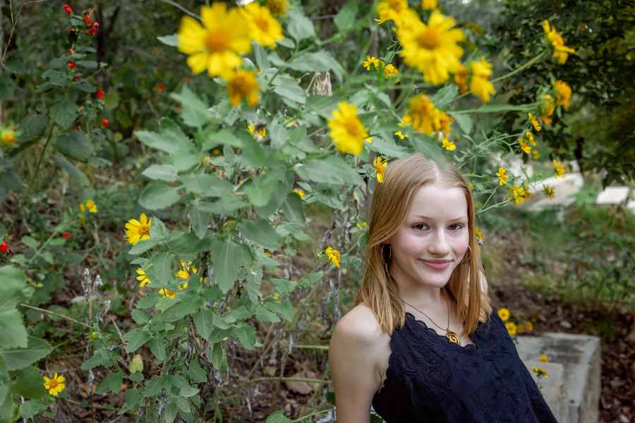 thm_oct-2026-ek-austin-senior-photos-pease-park-097.webp