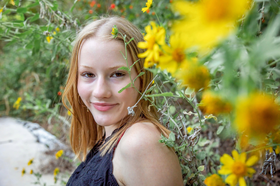 thm_oct-2026-ek-austin-senior-photos-pease-park-098.webp