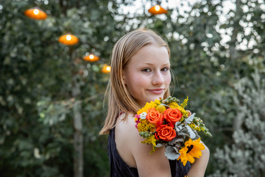 thm_oct-2026-ek-austin-senior-photos-pease-park-117.webp