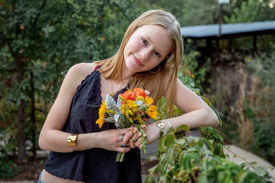 thm_oct-2026-ek-austin-senior-photos-pease-park-122.webp