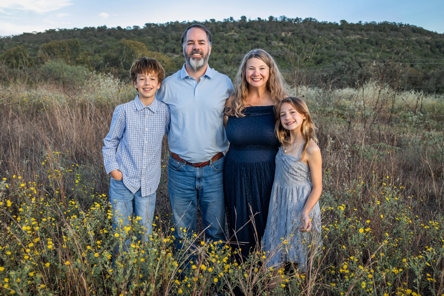 thm_oct-2026-family-photos-commons-ford-ranch-001.webp