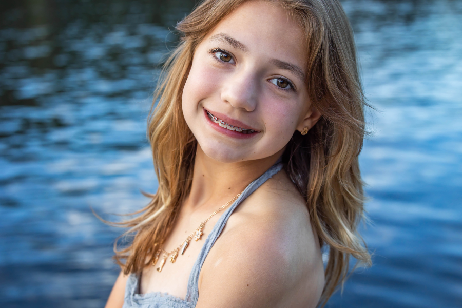 thm_oct-2026-family-photos-commons-ford-ranch-057.webp