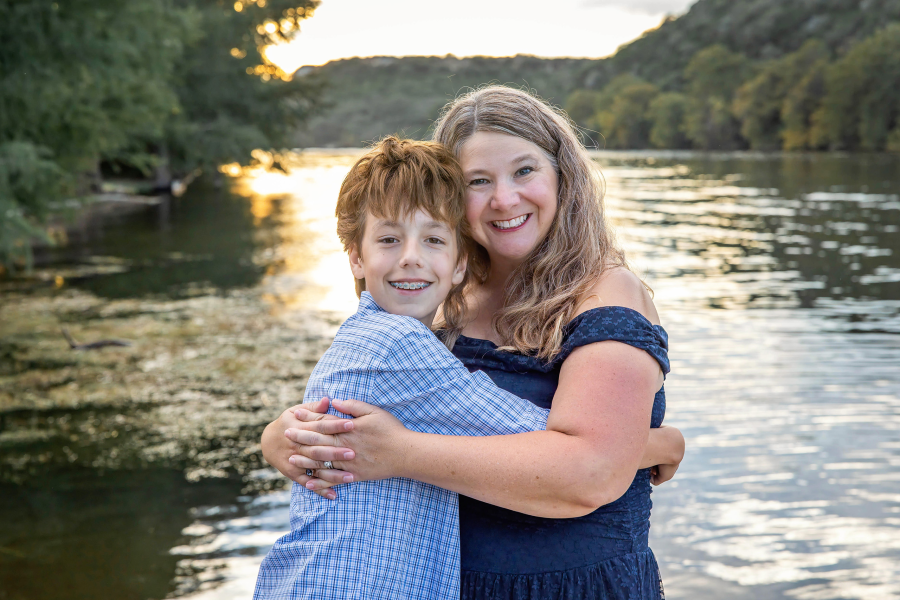 thm_oct-2026-family-photos-commons-ford-ranch-077.webp