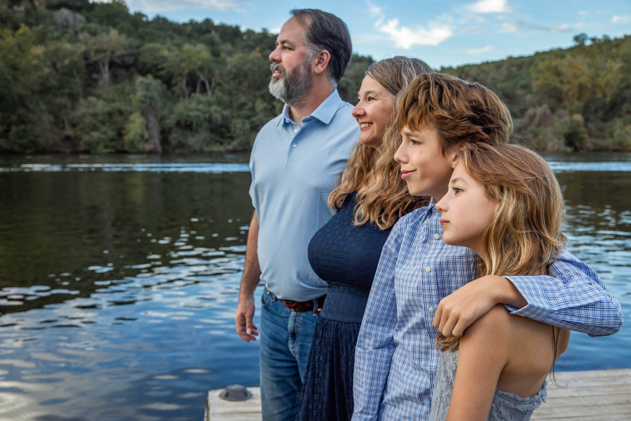 thm_oct-2026-family-photos-commons-ford-ranch-092.webp