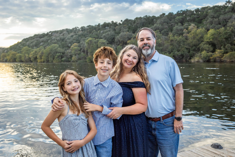 thm_oct-2026-family-photos-commons-ford-ranch-095.webp