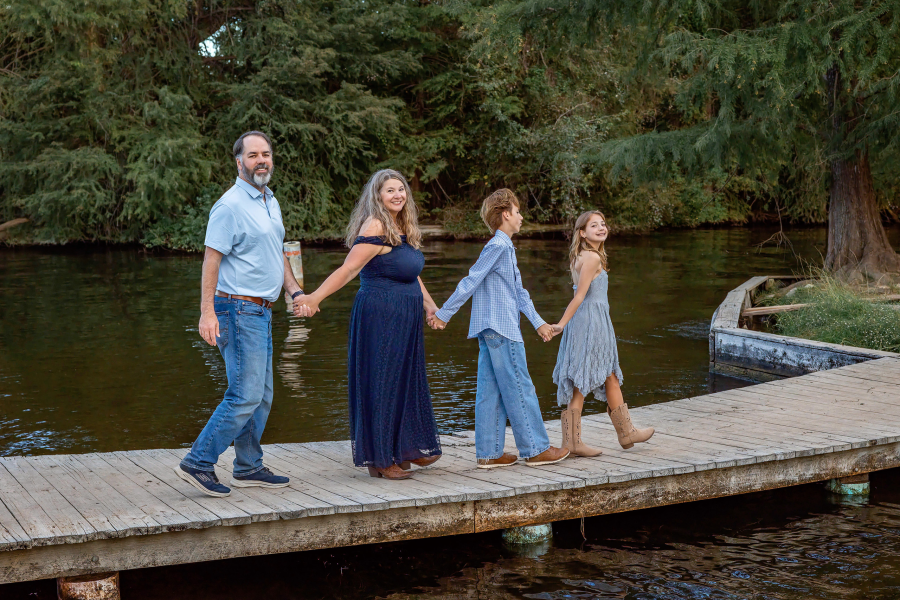 thm_oct-2026-family-photos-commons-ford-ranch-098.webp