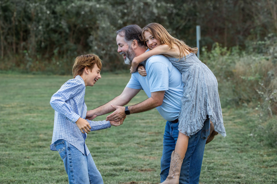thm_oct-2026-family-photos-commons-ford-ranch-120.webp