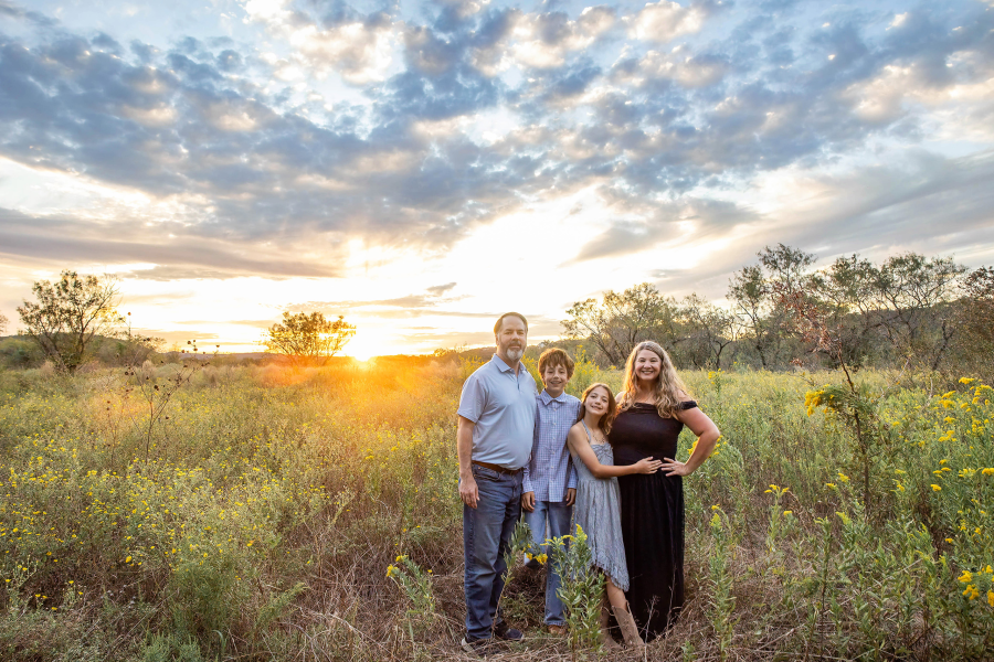 thm_oct-2026-family-photos-commons-ford-ranch-130.webp