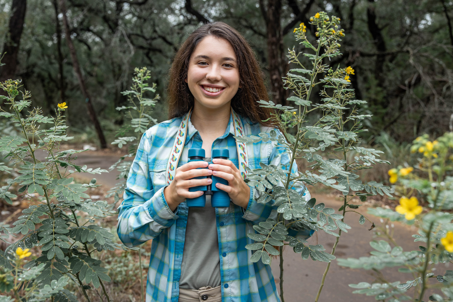 thm_oct-2026-lr-senior-family-photos-violet-crown-trail-austin-123.webp