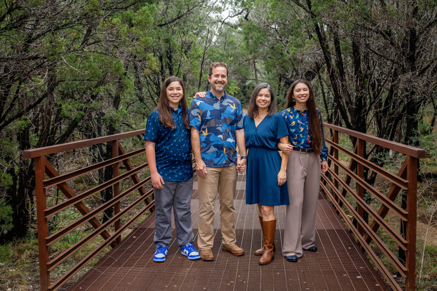 thm_oct-2026-lr-senior-family-photos-violet-crown-trail-austin-135.webp
