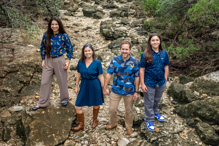 thm_oct-2026-lr-senior-family-photos-violet-crown-trail-austin-143.webp