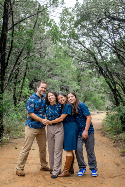 thm_oct-2026-lr-senior-family-photos-violet-crown-trail-austin-146.webp