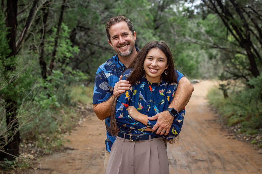 thm_oct-2026-lr-senior-family-photos-violet-crown-trail-austin-147.webp
