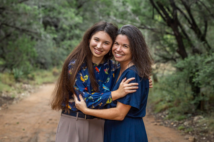 thm_oct-2026-lr-senior-family-photos-violet-crown-trail-austin-148.webp