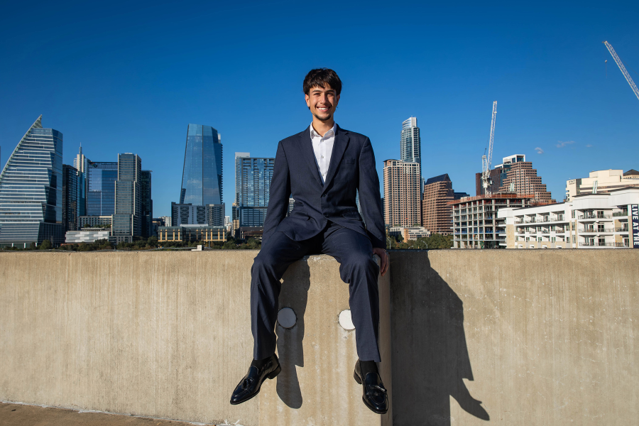 thm_oct-2026-mc-senior-photos-austin-long-center-trails-018.webp