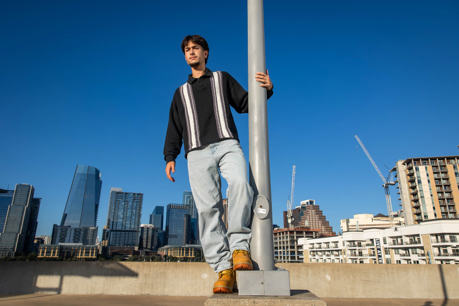 thm_oct-2026-mc-senior-photos-austin-long-center-trails-044.webp