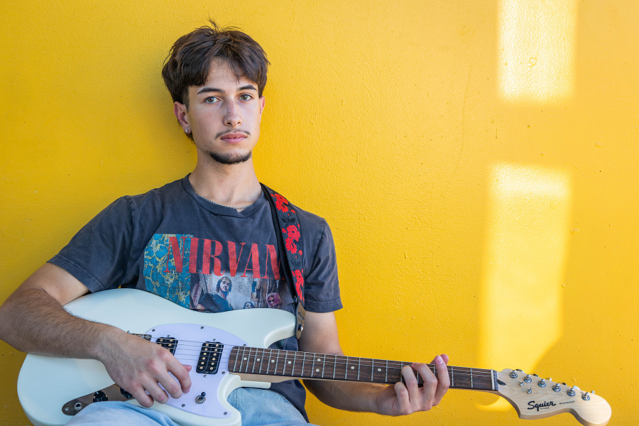 thm_oct-2026-mc-senior-photos-austin-long-center-trails-066.webp