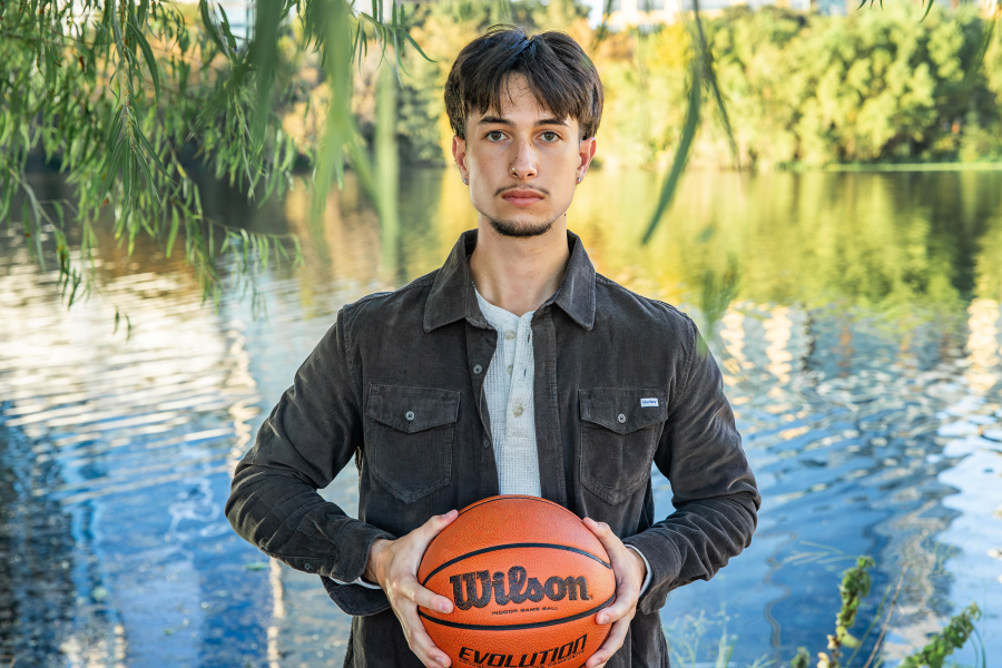 thm_oct-2026-mc-senior-photos-austin-long-center-trails-085.webp