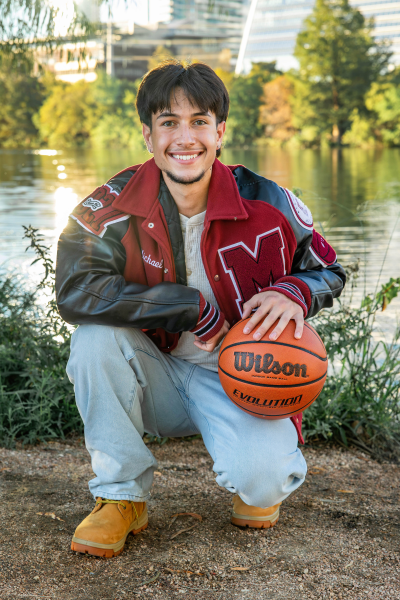 thm_oct-2026-mc-senior-photos-austin-long-center-trails-105.webp