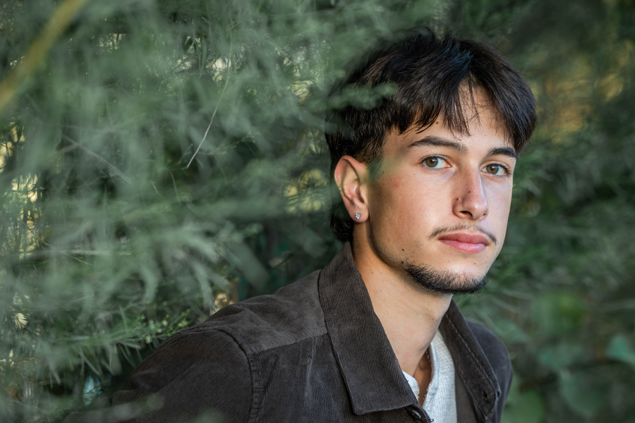 thm_oct-2026-mc-senior-photos-austin-long-center-trails-119.webp